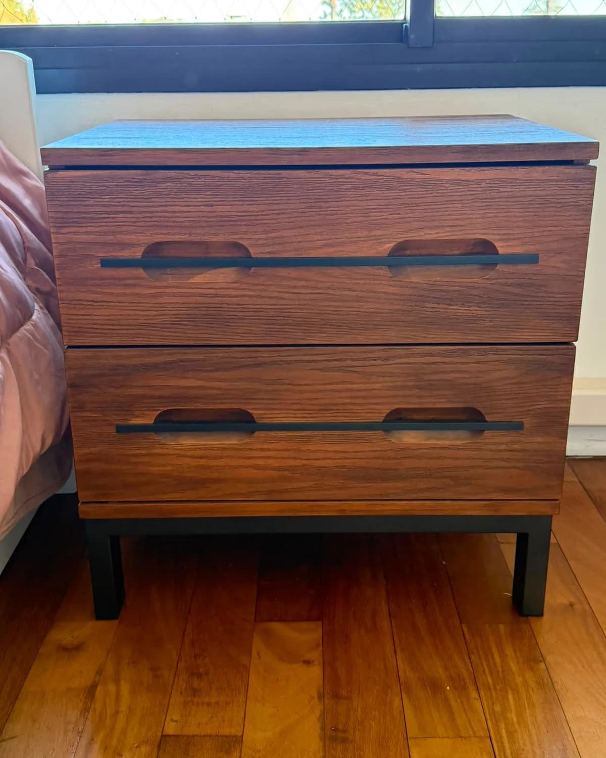 Mesa de luz de madera